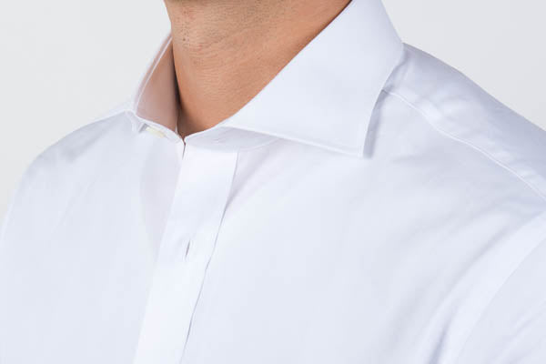 Cutaway collar unbuttoned from the side