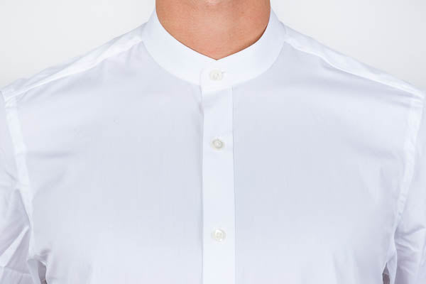 Banded collar white poplin shirt