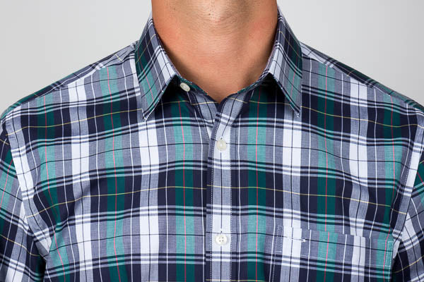 Casual point collar in plaid