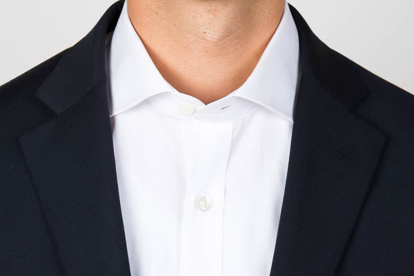 Cutaway collar unbuttoned with a blazer on