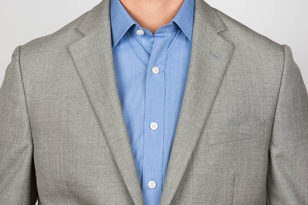 Semi-spread collar on a men's dress shirt