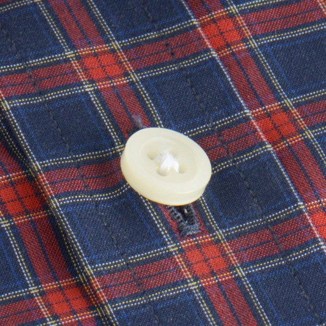 button shirt in blue, red plaid poplin - rushmore - detail