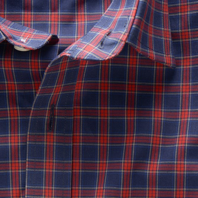 casual point collar shirt in blue, red plaid poplin - rushmore - unbuttoned collar detail