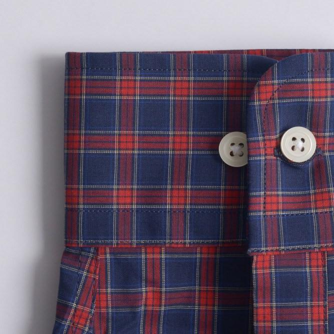 convertible rounded cuff shirt in blue, red plaid poplin - rushmore - detail